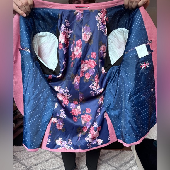 Blazer - Picture 4 of 4